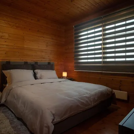 شاليه κοντά την νάουσα