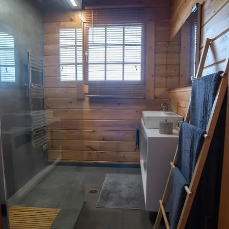 شاليه κοντά την νάουσα Lefkadia